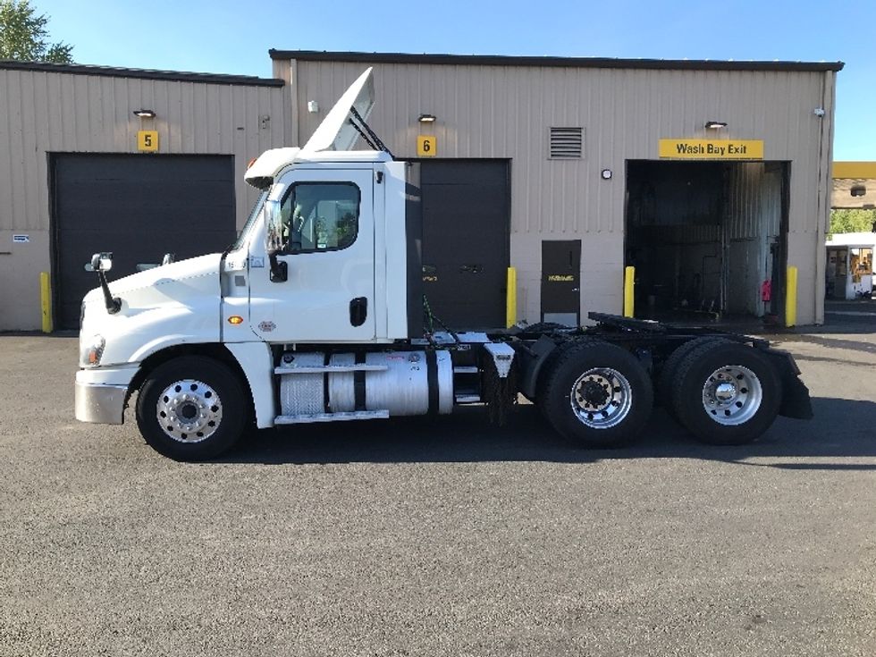 Day Cab Tractor-Heavy Duty Tractors-Freightliner-2018-Cascadia 12564ST-Portland-OR-427,415\n\t\tmiles-$ 40,250 - Image 4