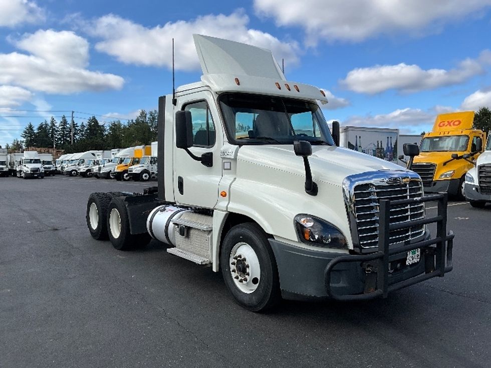 Day Cab Tractor-Heavy Duty Tractors-Freightliner-2018-Cascadia 12564ST-Portland-OR-429,624\n\t\tmiles-$ 37,750 - Image 1