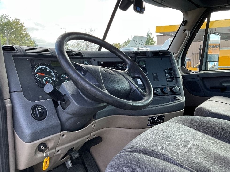 Day Cab Tractor-Heavy Duty Tractors-Freightliner-2018-Cascadia 12564ST-Portland-OR-429,624\n\t\tmiles-$ 37,750 - Image 10