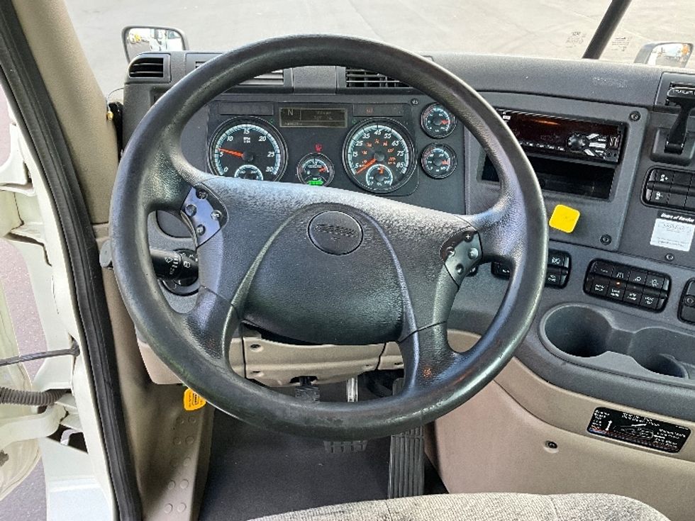 Day Cab Tractor-Heavy Duty Tractors-Freightliner-2018-Cascadia 12564ST-Portland-OR-429,624\n\t\tmiles-$ 37,750 - Image 11