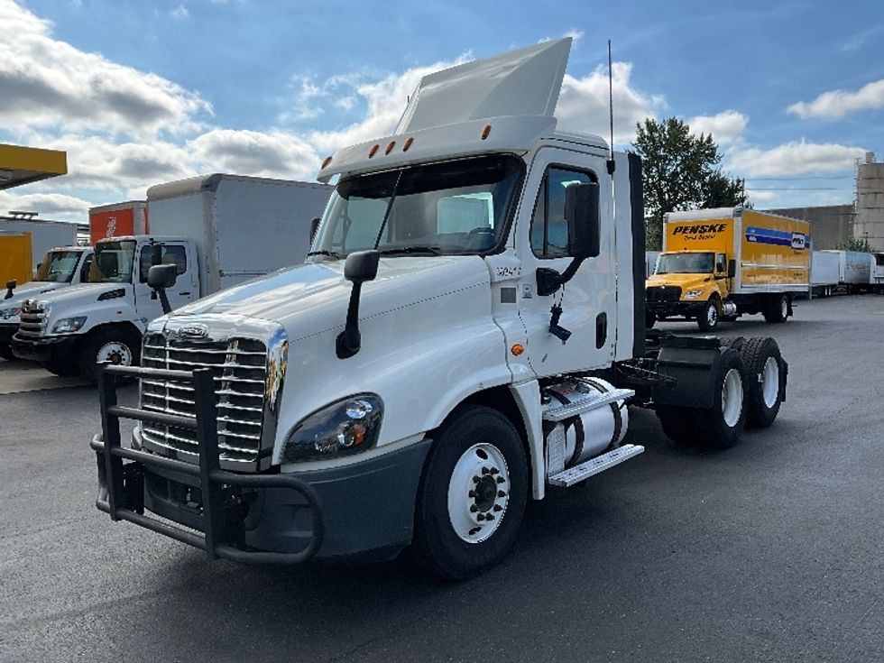 Day Cab Tractor-Heavy Duty Tractors-Freightliner-2018-Cascadia 12564ST-Portland-OR-429,624\n\t\tmiles-$ 37,750 - Image 3