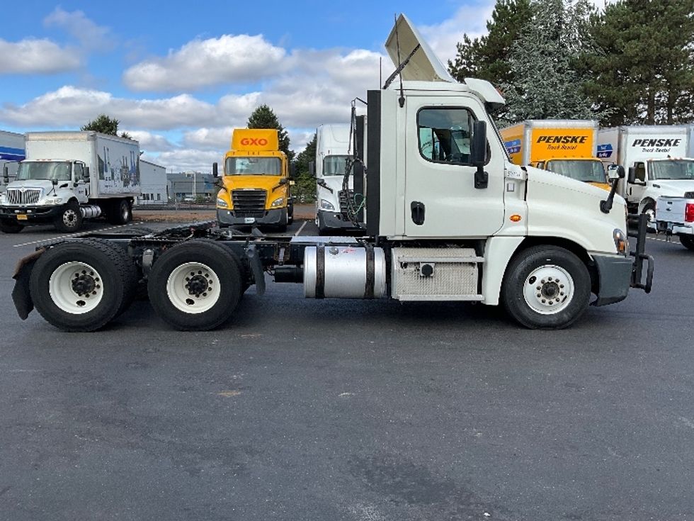 Day Cab Tractor-Heavy Duty Tractors-Freightliner-2018-Cascadia 12564ST-Portland-OR-429,624\n\t\tmiles-$ 37,750 - Image 8