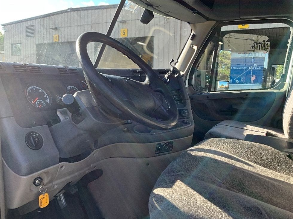 Day Cab Tractor-Heavy Duty Tractors-Freightliner-2018-Cascadia 12564ST-Portland-OR-468,029\n\t\tmiles-$ 33,750 - Image 10