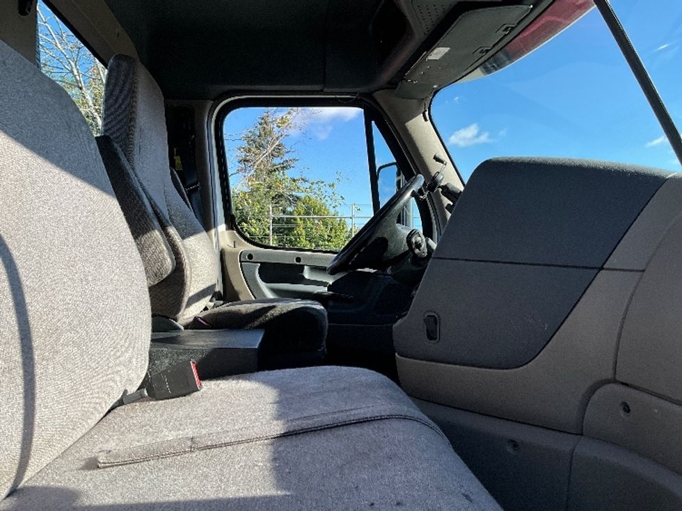 Day Cab Tractor-Heavy Duty Tractors-Freightliner-2018-Cascadia 12564ST-Portland-OR-468,029\n\t\tmiles-$ 33,750 - Image 14
