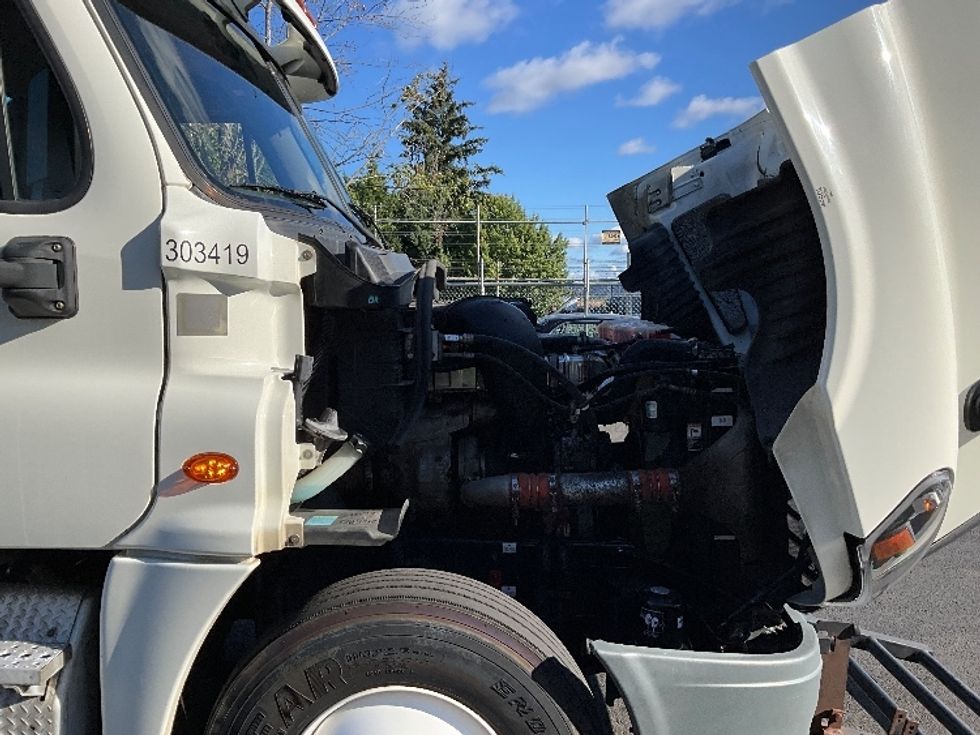 Day Cab Tractor-Heavy Duty Tractors-Freightliner-2018-Cascadia 12564ST-Portland-OR-468,029\n\t\tmiles-$ 33,750 - Image 15