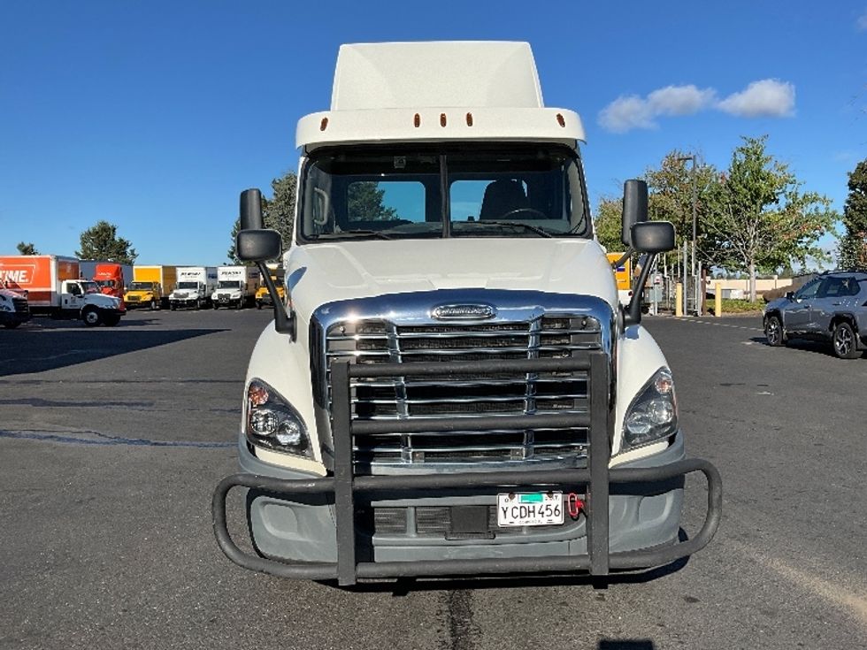 Day Cab Tractor-Heavy Duty Tractors-Freightliner-2018-Cascadia 12564ST-Portland-OR-468,029\n\t\tmiles-$ 33,750 - Image 2