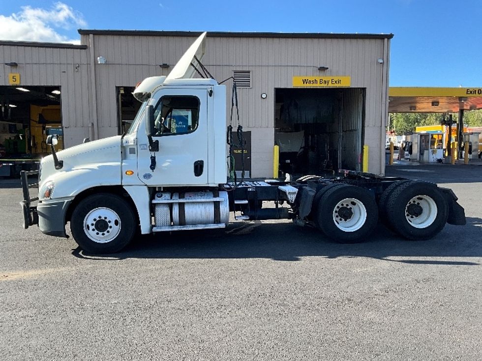 Day Cab Tractor-Heavy Duty Tractors-Freightliner-2018-Cascadia 12564ST-Portland-OR-468,029\n\t\tmiles-$ 33,750 - Image 4