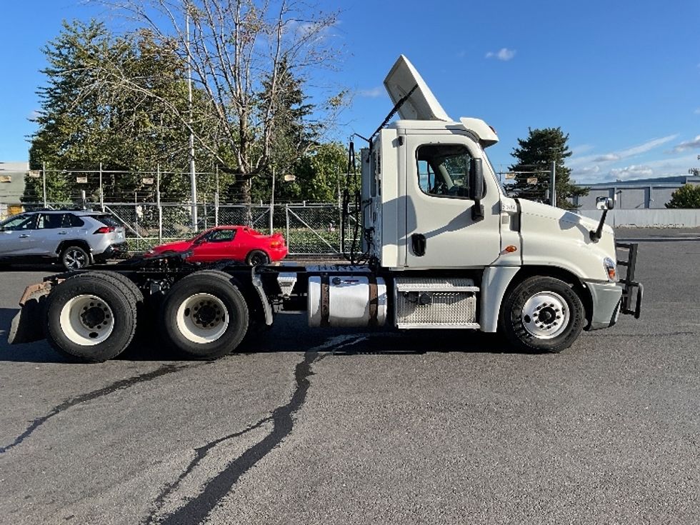 Day Cab Tractor-Heavy Duty Tractors-Freightliner-2018-Cascadia 12564ST-Portland-OR-468,029\n\t\tmiles-$ 33,750 - Image 8