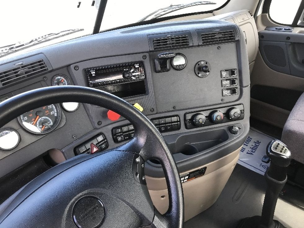 Day Cab Tractor-Heavy Duty Tractors-Freightliner-2018-Cascadia 12564ST-Pottsville-PA-359,523\n\t\tmiles-$ 37,750 - Image 10