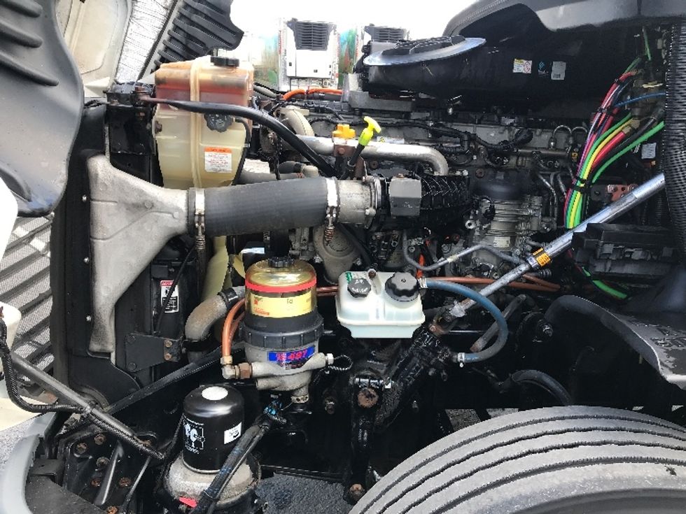 Day Cab Tractor-Heavy Duty Tractors-Freightliner-2018-Cascadia 12564ST-Pottsville-PA-359,523\n\t\tmiles-$ 37,750 - Image 16