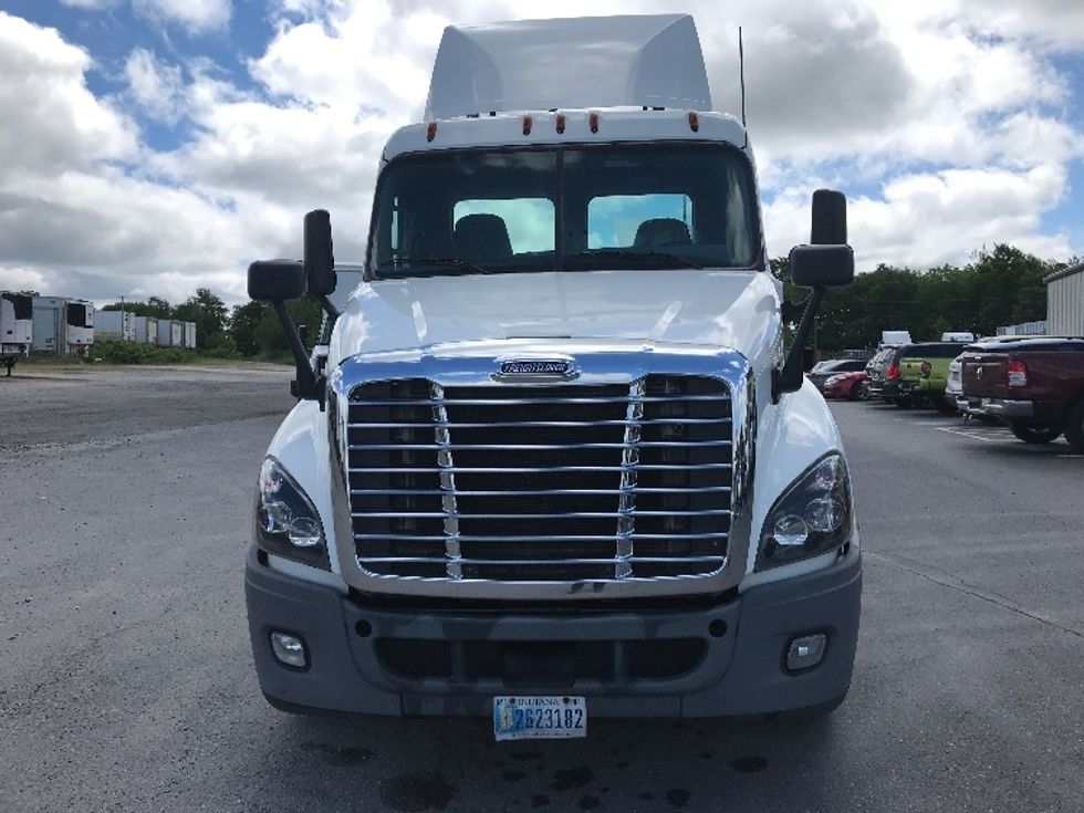 Day Cab Tractor-Heavy Duty Tractors-Freightliner-2018-Cascadia 12564ST-Pottsville-PA-359,523\n\t\tmiles-$ 37,750 - Image 2