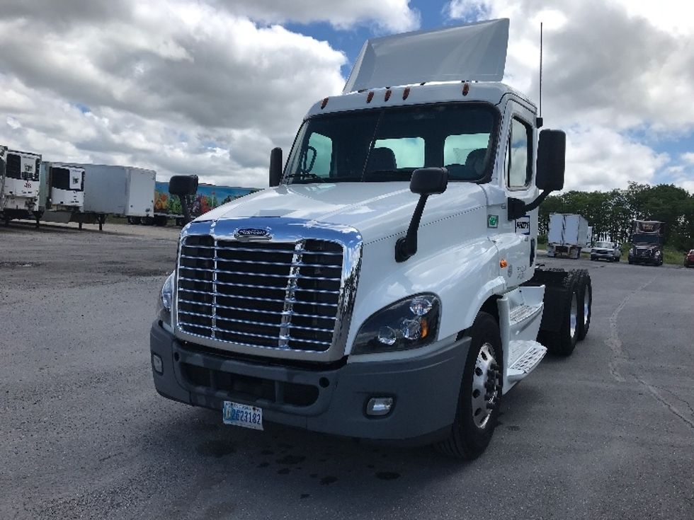 Day Cab Tractor-Heavy Duty Tractors-Freightliner-2018-Cascadia 12564ST-Pottsville-PA-359,523\n\t\tmiles-$ 37,750 - Image 3