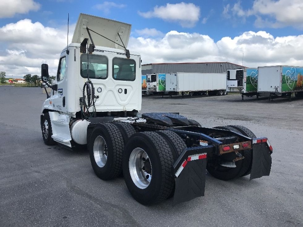 Day Cab Tractor-Heavy Duty Tractors-Freightliner-2018-Cascadia 12564ST-Pottsville-PA-359,523\n\t\tmiles-$ 37,750 - Image 5
