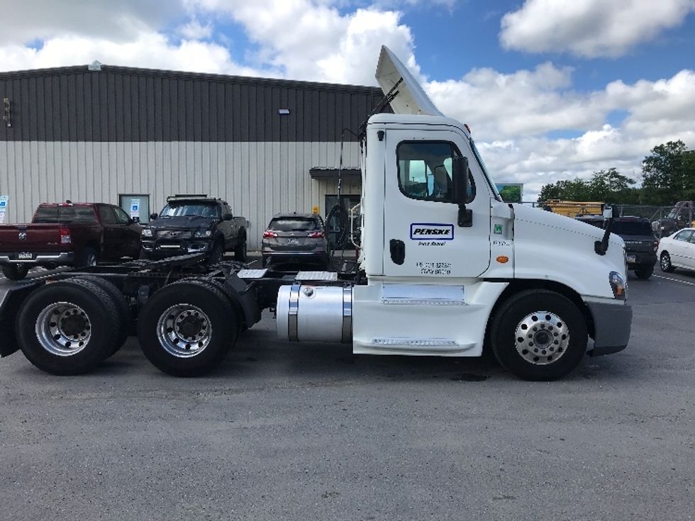 Day Cab Tractor-Heavy Duty Tractors-Freightliner-2018-Cascadia 12564ST-Pottsville-PA-359,523\n\t\tmiles-$ 37,750 - Image 8
