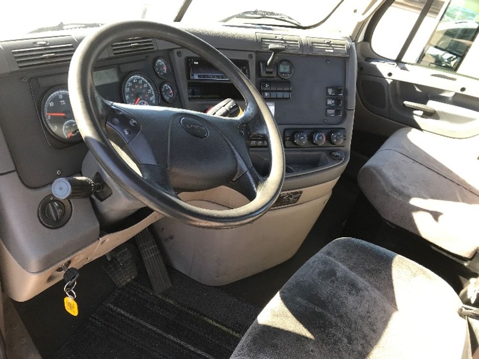 Day Cab Tractor-Heavy Duty Tractors-Freightliner-2018-Cascadia 12564ST-Prince George-VA-335,290\n\t\tmiles-$ 35,250 - Image 10