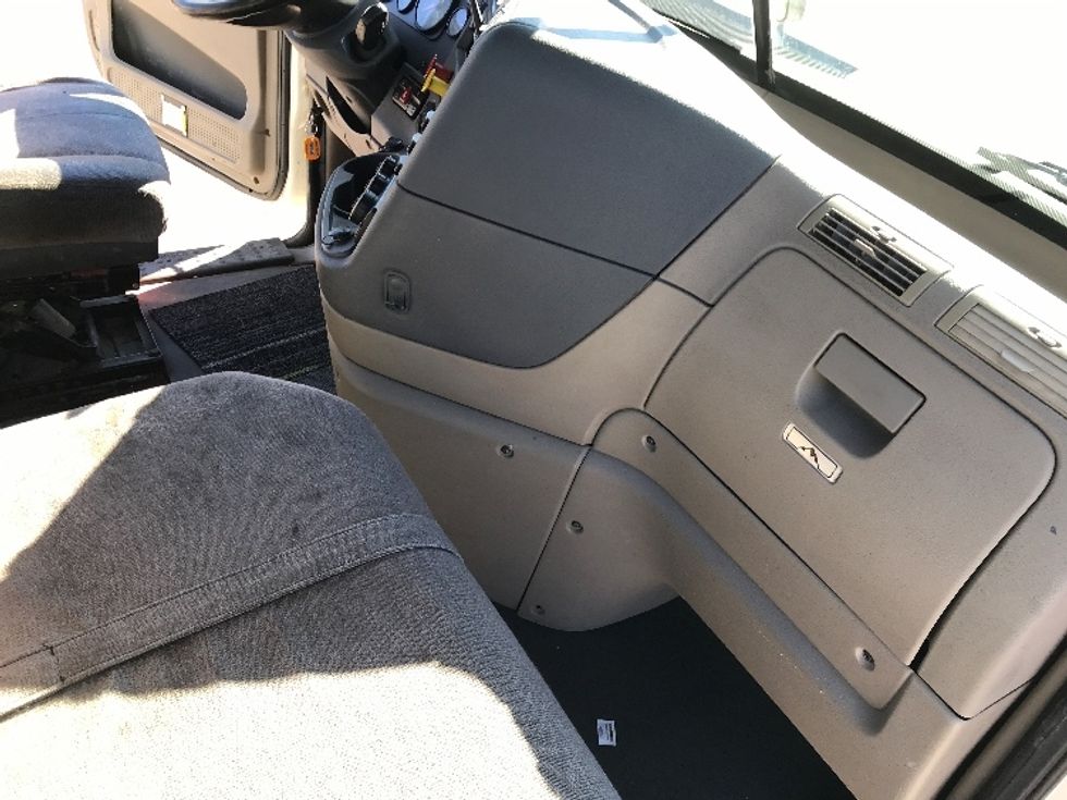 Day Cab Tractor-Heavy Duty Tractors-Freightliner-2018-Cascadia 12564ST-Prince George-VA-335,290\n\t\tmiles-$ 35,250 - Image 13