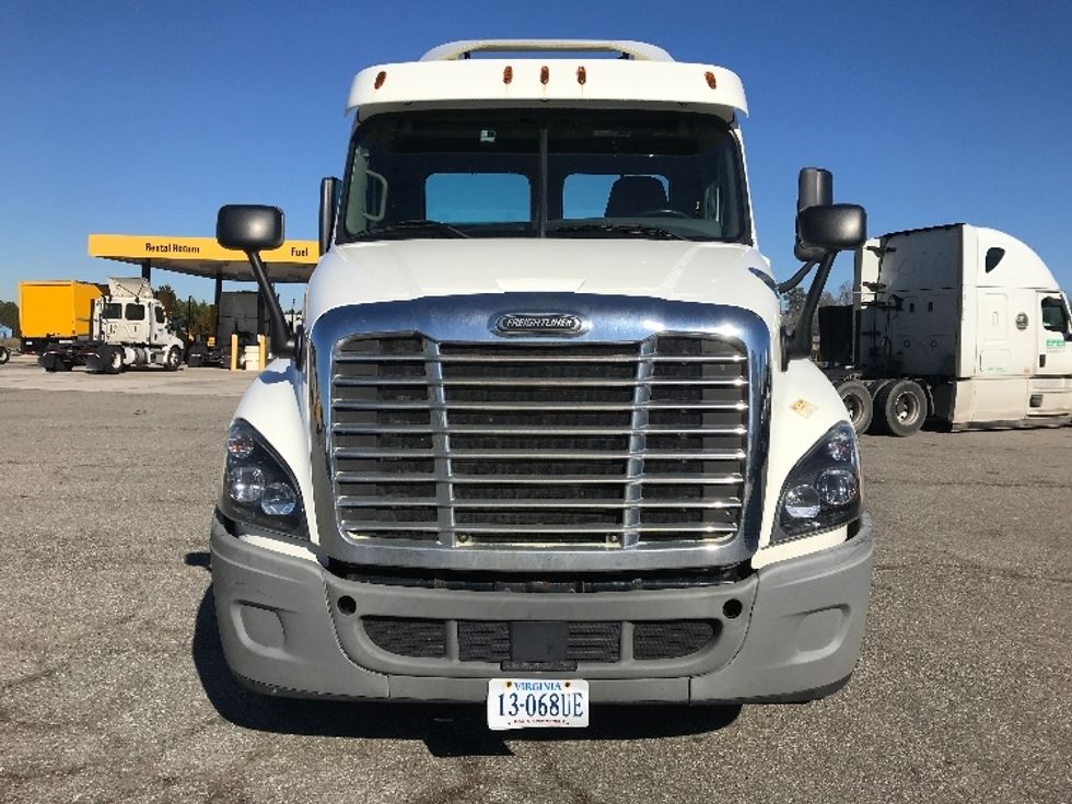 2018 Freightliner Cascadia 125" Sleeper Cab photo 2