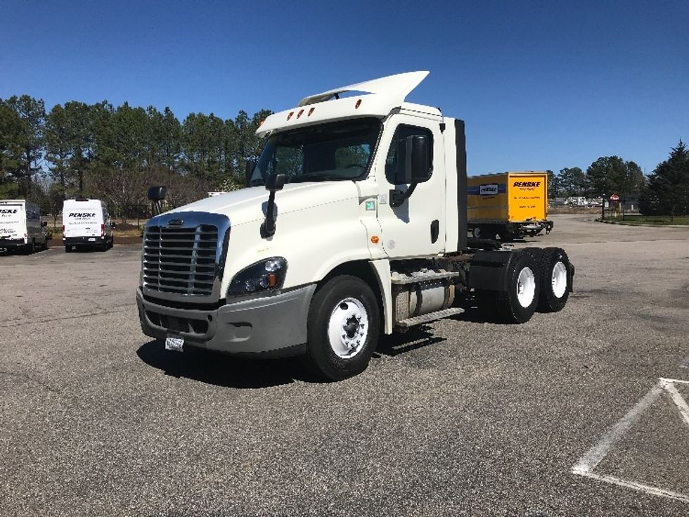 2018 Freightliner Cascadia 125" Sleeper Cab photo 3