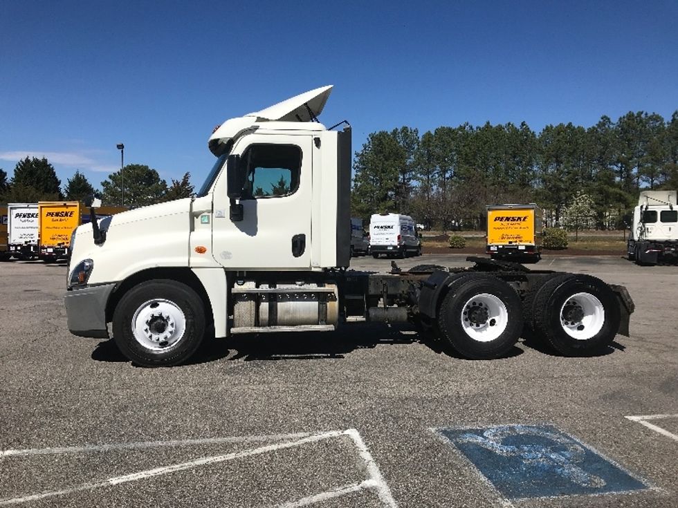 2018 Freightliner Cascadia 125" Sleeper Cab photo 4