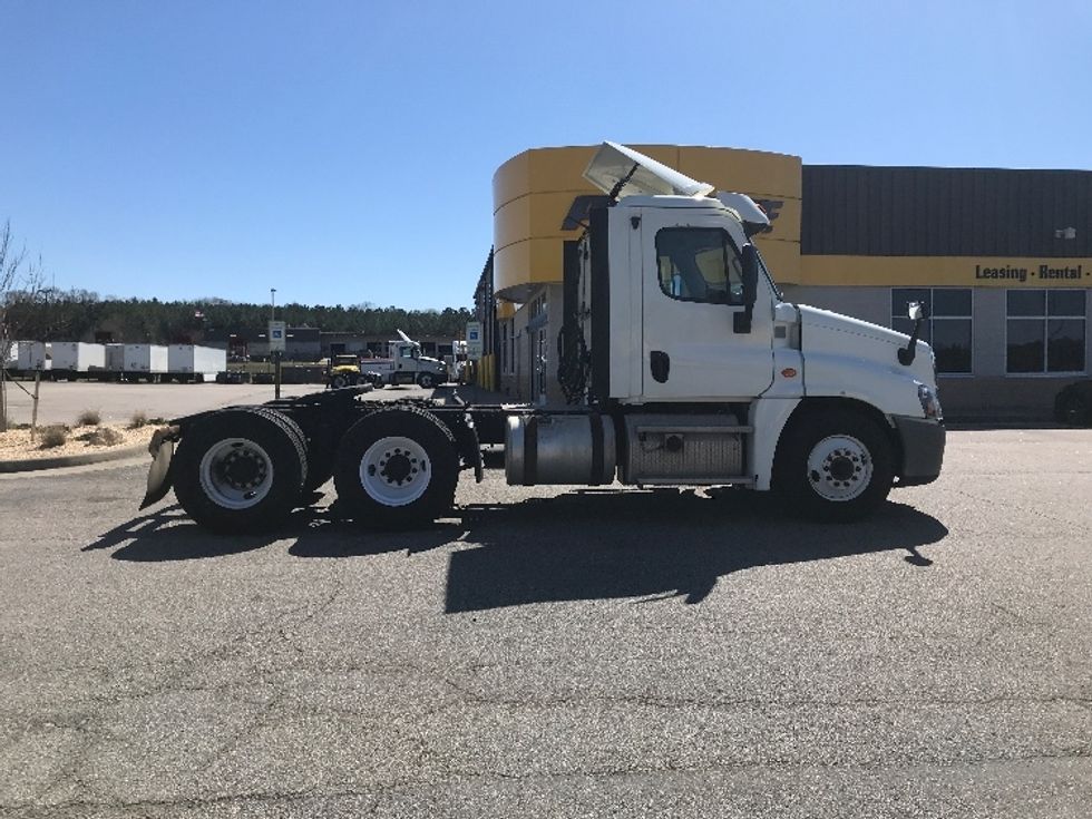 Day Cab Tractor-Heavy Duty Tractors-Freightliner-2018-Cascadia 12564ST-Prince George-VA-335,290\n\t\tmiles-$ 35,250 - Image 8