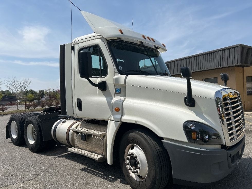 Day Cab Tractor-Heavy Duty Tractors-Freightliner-2018-Cascadia 12564ST-Prince George-VA-345,132\n\t\tmiles-$ 41,750 - Image 1