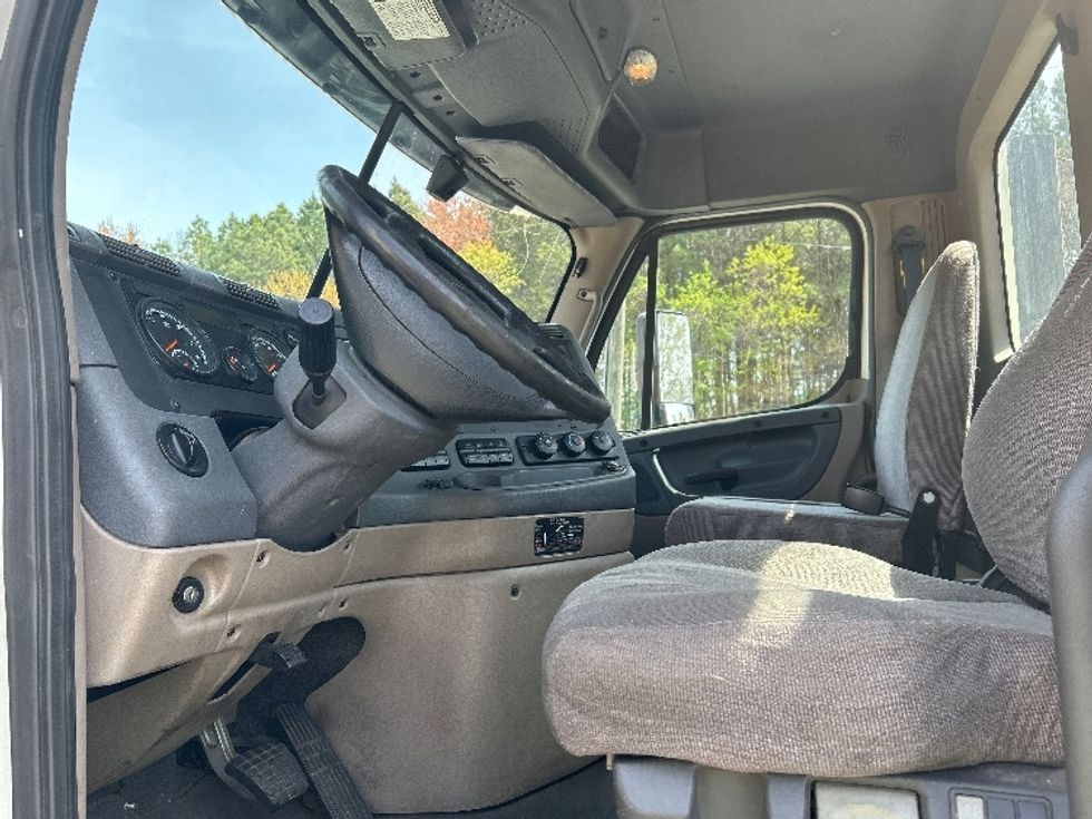 Day Cab Tractor-Heavy Duty Tractors-Freightliner-2018-Cascadia 12564ST-Prince George-VA-345,132\n\t\tmiles-$ 41,750 - Image 10