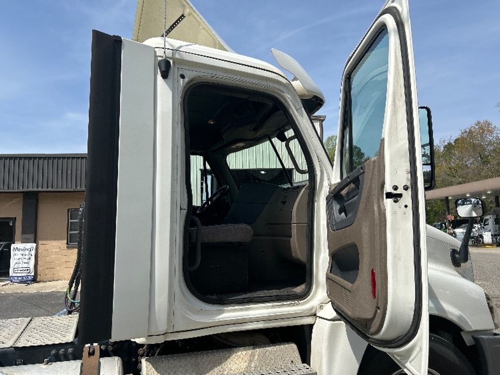 Day Cab Tractor-Heavy Duty Tractors-Freightliner-2018-Cascadia 12564ST-Prince George-VA-345,132\n\t\tmiles-$ 41,750 - Image 12