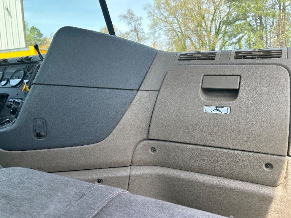 Day Cab Tractor-Heavy Duty Tractors-Freightliner-2018-Cascadia 12564ST-Prince George-VA-345,132\n\t\tmiles-$ 41,750 - Image 13