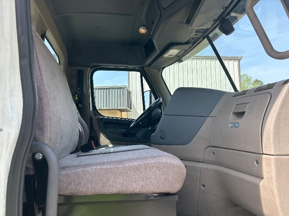 Day Cab Tractor-Heavy Duty Tractors-Freightliner-2018-Cascadia 12564ST-Prince George-VA-345,132\n\t\tmiles-$ 41,750 - Image 14