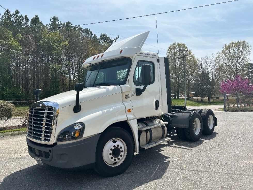 Day Cab Tractor-Heavy Duty Tractors-Freightliner-2018-Cascadia 12564ST-Prince George-VA-345,132\n\t\tmiles-$ 41,750 - Image 3