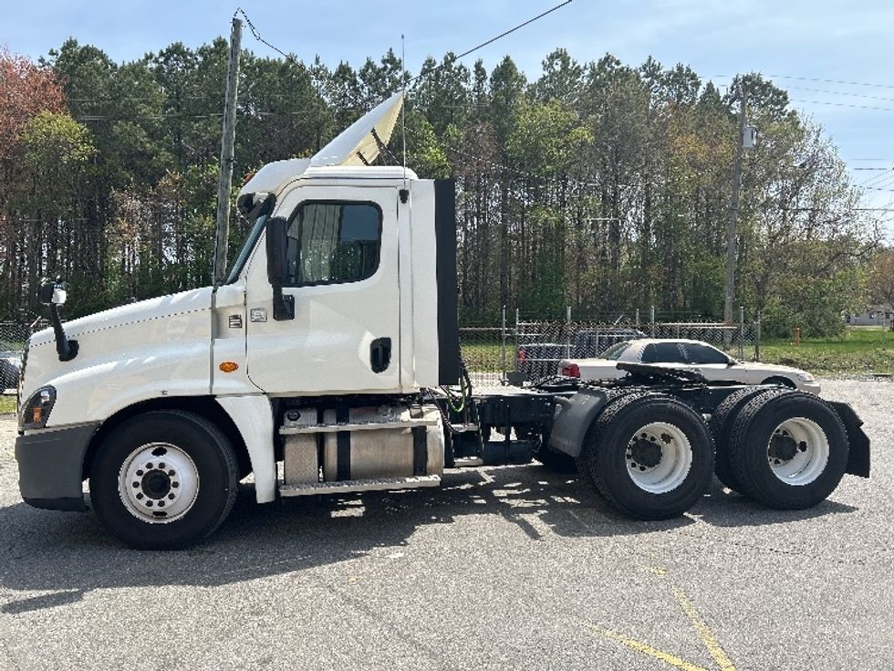 Day Cab Tractor-Heavy Duty Tractors-Freightliner-2018-Cascadia 12564ST-Prince George-VA-345,132\n\t\tmiles-$ 41,750 - Image 4