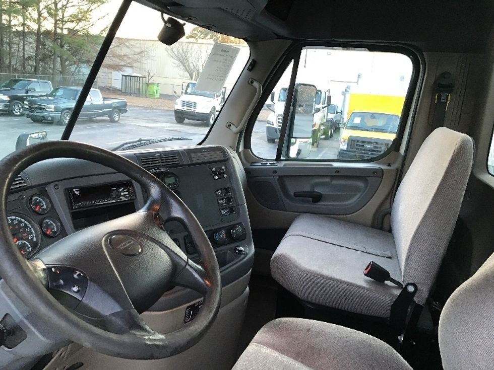 Day Cab Tractor-Heavy Duty Tractors-Freightliner-2018-Cascadia 12564ST-Prince George-VA-422,909\n\t\tmiles-$ 38,250 - Image 10