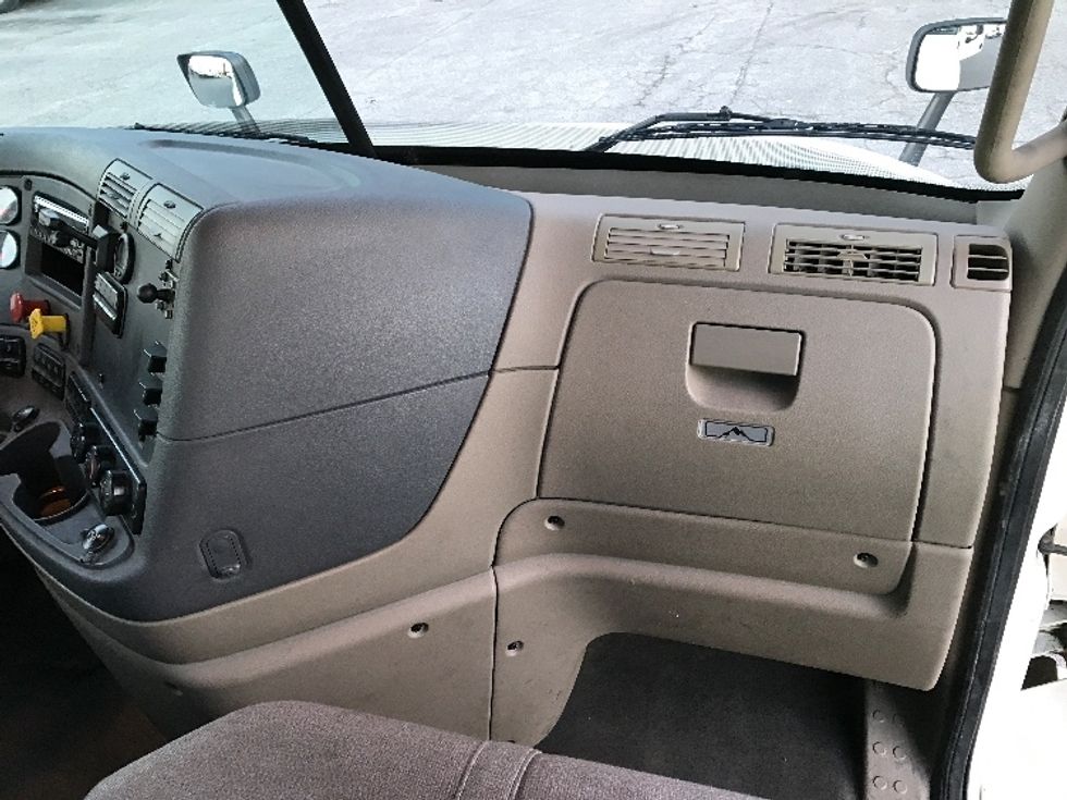 Day Cab Tractor-Heavy Duty Tractors-Freightliner-2018-Cascadia 12564ST-Prince George-VA-422,909\n\t\tmiles-$ 38,250 - Image 13