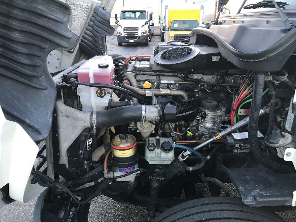 Day Cab Tractor-Heavy Duty Tractors-Freightliner-2018-Cascadia 12564ST-Prince George-VA-422,909\n\t\tmiles-$ 38,250 - Image 16