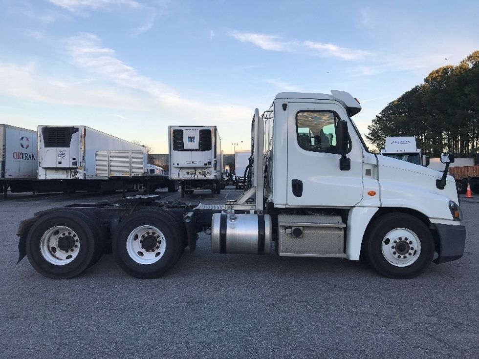Day Cab Tractor-Heavy Duty Tractors-Freightliner-2018-Cascadia 12564ST-Prince George-VA-422,909\n\t\tmiles-$ 38,250 - Image 8