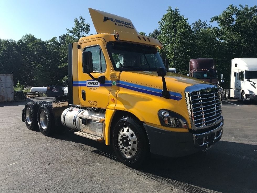 Day Cab Tractor-Heavy Duty Tractors-Freightliner-2018-Cascadia 12564ST-Reading-PA-316,712\n\t\tmiles-$ 38,250 - Image 1