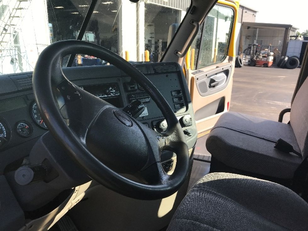 Day Cab Tractor-Heavy Duty Tractors-Freightliner-2018-Cascadia 12564ST-Reading-PA-316,712\n\t\tmiles-$ 38,250 - Image 10