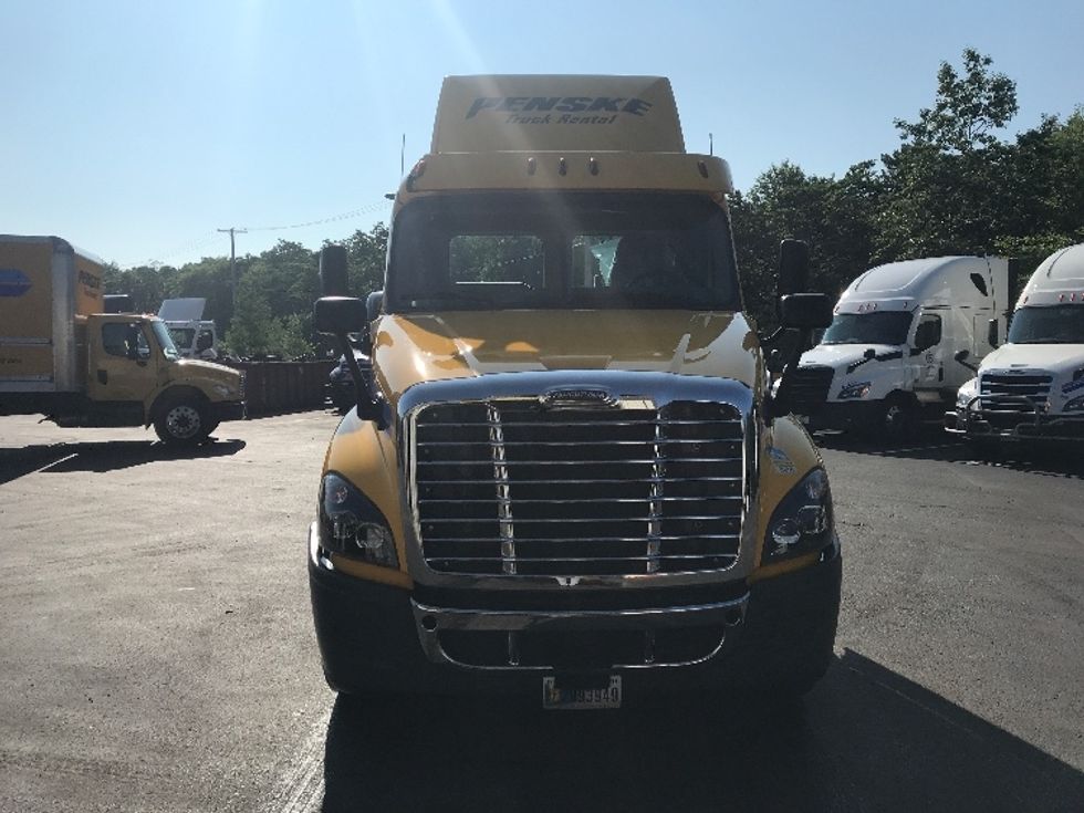 Day Cab Tractor-Heavy Duty Tractors-Freightliner-2018-Cascadia 12564ST-Reading-PA-316,712\n\t\tmiles-$ 38,250 - Image 2