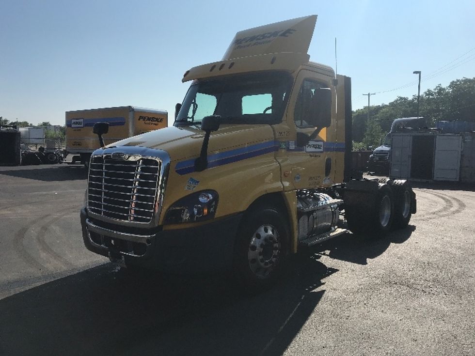 Day Cab Tractor-Heavy Duty Tractors-Freightliner-2018-Cascadia 12564ST-Reading-PA-316,712\n\t\tmiles-$ 38,250 - Image 3