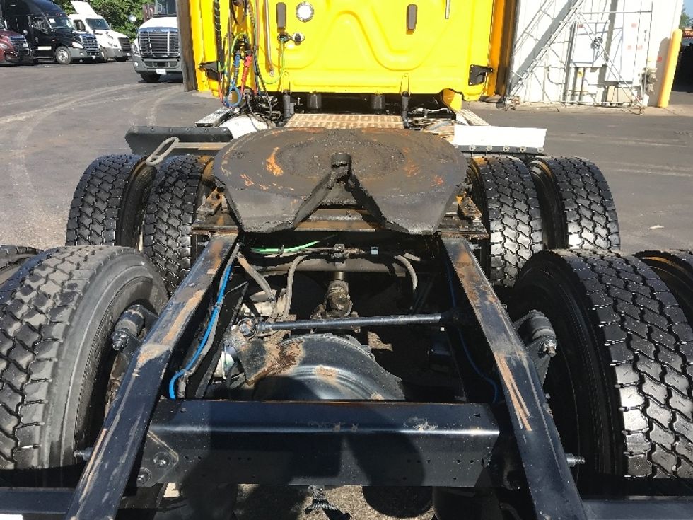 Day Cab Tractor-Heavy Duty Tractors-Freightliner-2018-Cascadia 12564ST-Reading-PA-316,712\n\t\tmiles-$ 38,250 - Image 6