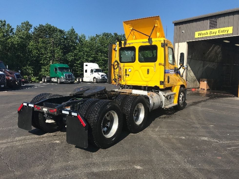 Day Cab Tractor-Heavy Duty Tractors-Freightliner-2018-Cascadia 12564ST-Reading-PA-316,712\n\t\tmiles-$ 38,250 - Image 7