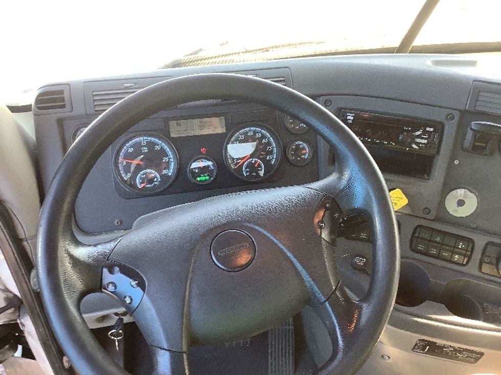 Day Cab Tractor-Heavy Duty Tractors-Freightliner-2018-Cascadia 12564ST-Reading-PA-364,880\n\t\tmiles-$ 44,500 - Image 11