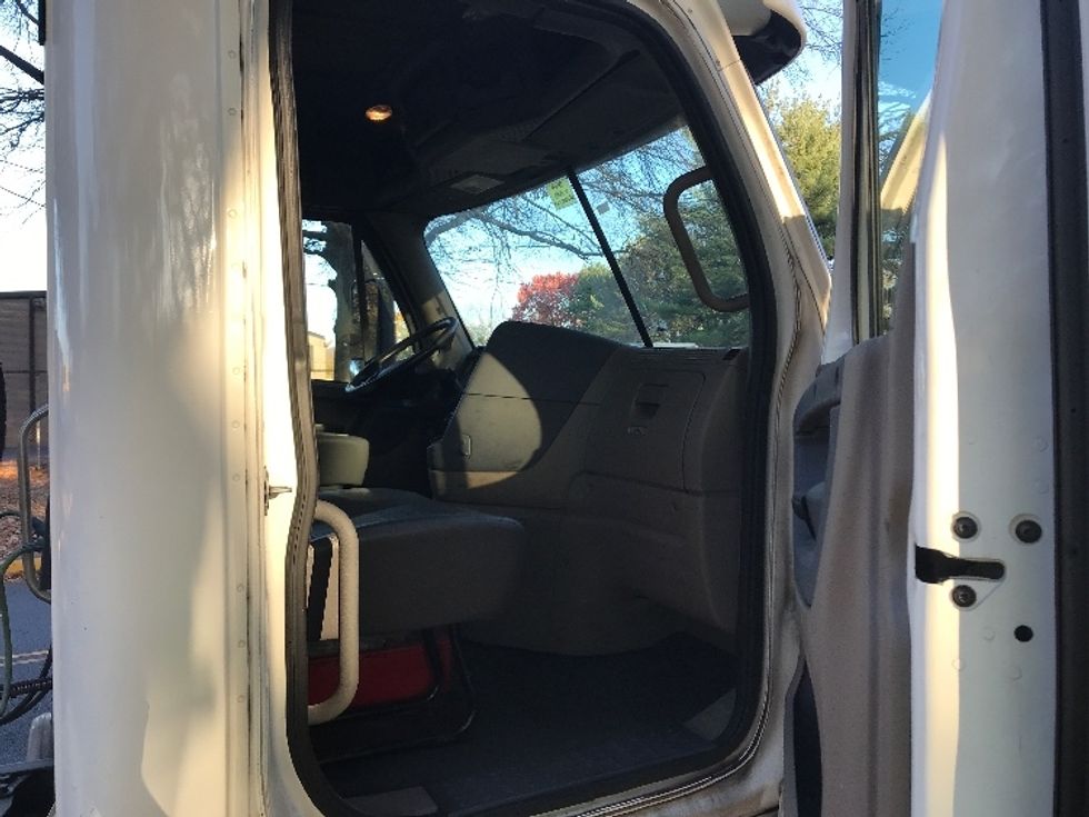 Day Cab Tractor-Heavy Duty Tractors-Freightliner-2018-Cascadia 12564ST-Reading-PA-364,880\n\t\tmiles-$ 44,500 - Image 12