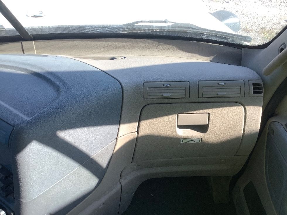 Day Cab Tractor-Heavy Duty Tractors-Freightliner-2018-Cascadia 12564ST-Reading-PA-364,880\n\t\tmiles-$ 44,500 - Image 13