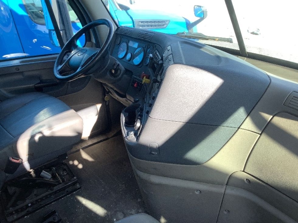 Day Cab Tractor-Heavy Duty Tractors-Freightliner-2018-Cascadia 12564ST-Reading-PA-364,880\n\t\tmiles-$ 44,500 - Image 14