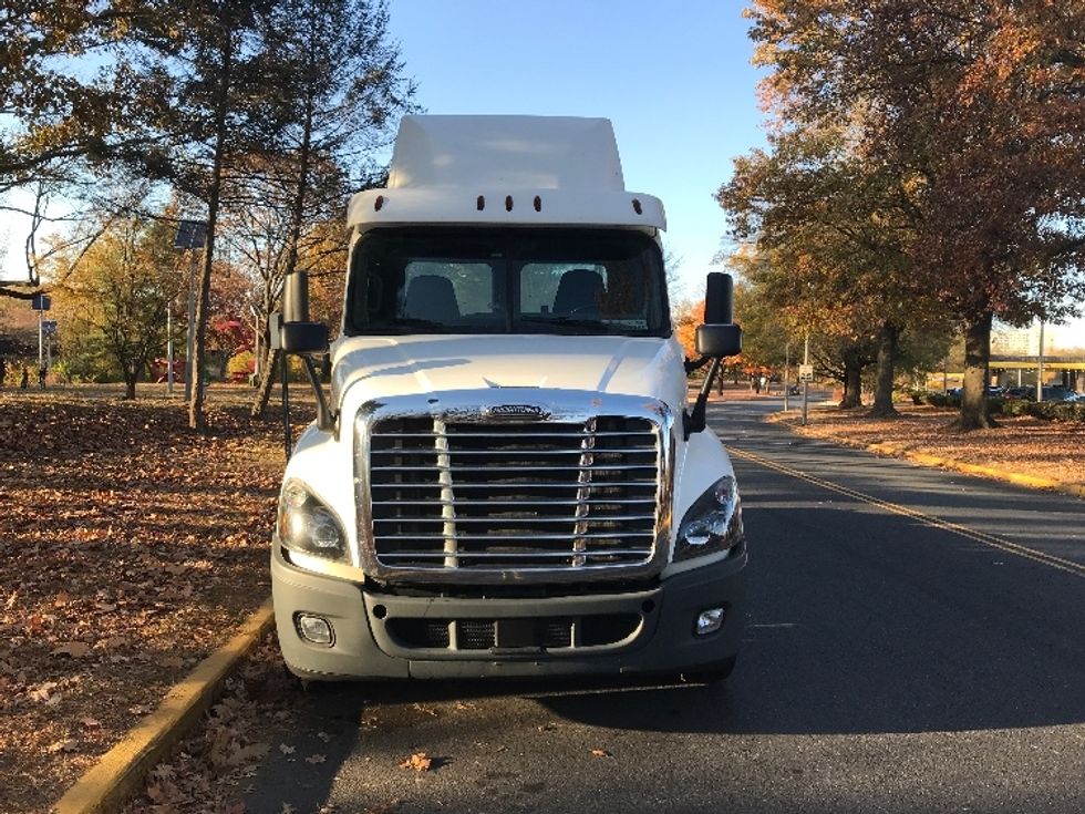 Day Cab Tractor-Heavy Duty Tractors-Freightliner-2018-Cascadia 12564ST-Reading-PA-364,880\n\t\tmiles-$ 44,500 - Image 2
