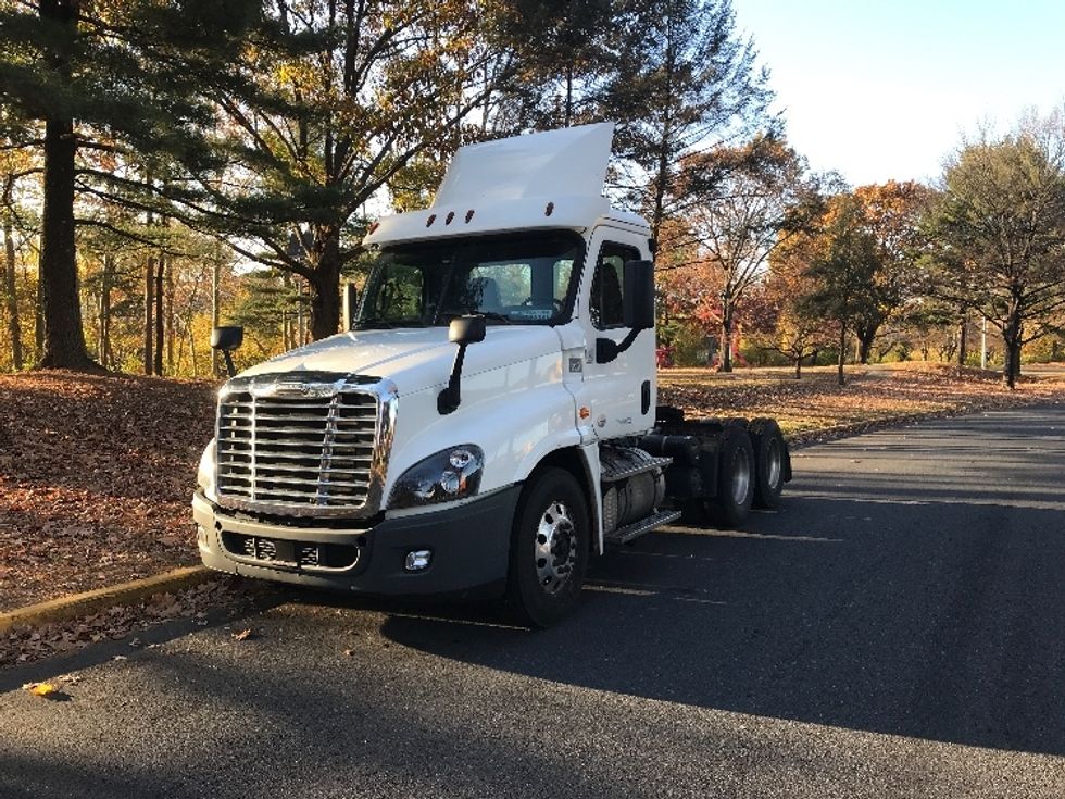 Day Cab Tractor-Heavy Duty Tractors-Freightliner-2018-Cascadia 12564ST-Reading-PA-364,880\n\t\tmiles-$ 44,500 - Image 3