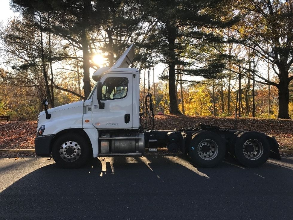 Day Cab Tractor-Heavy Duty Tractors-Freightliner-2018-Cascadia 12564ST-Reading-PA-364,880\n\t\tmiles-$ 44,500 - Image 4