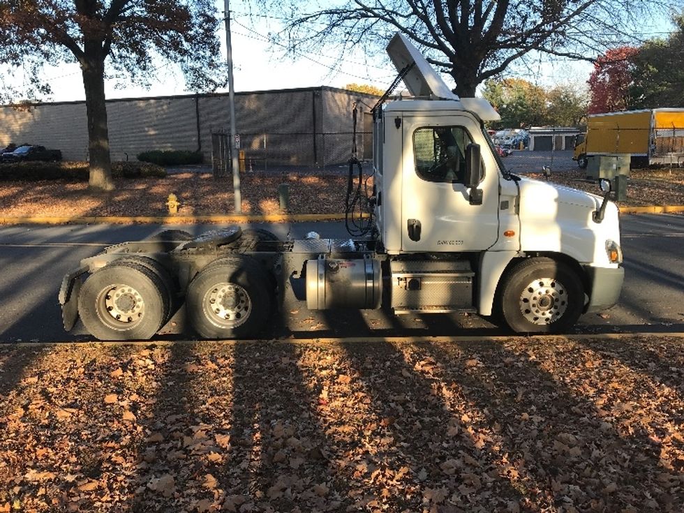 Day Cab Tractor-Heavy Duty Tractors-Freightliner-2018-Cascadia 12564ST-Reading-PA-364,880\n\t\tmiles-$ 44,500 - Image 8