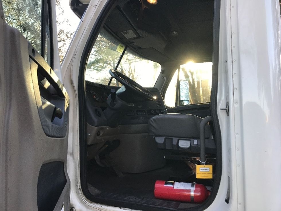 Day Cab Tractor-Heavy Duty Tractors-Freightliner-2018-Cascadia 12564ST-Reading-PA-364,880\n\t\tmiles-$ 44,500 - Image 9